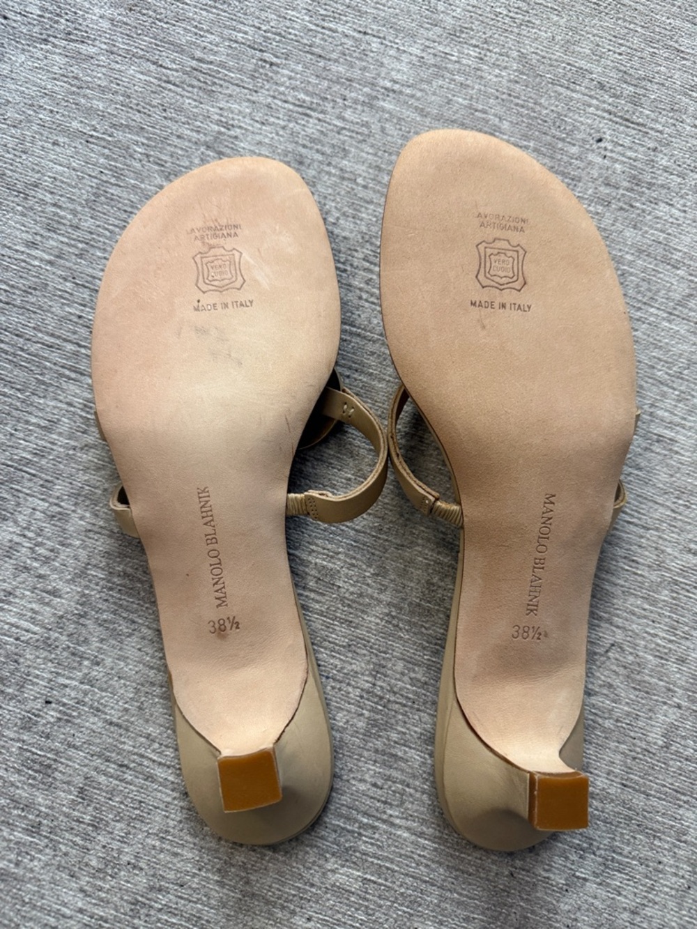 New Manolo Blahnik Gold Ring Kitten Heel Sandals - Picture 3 of 5